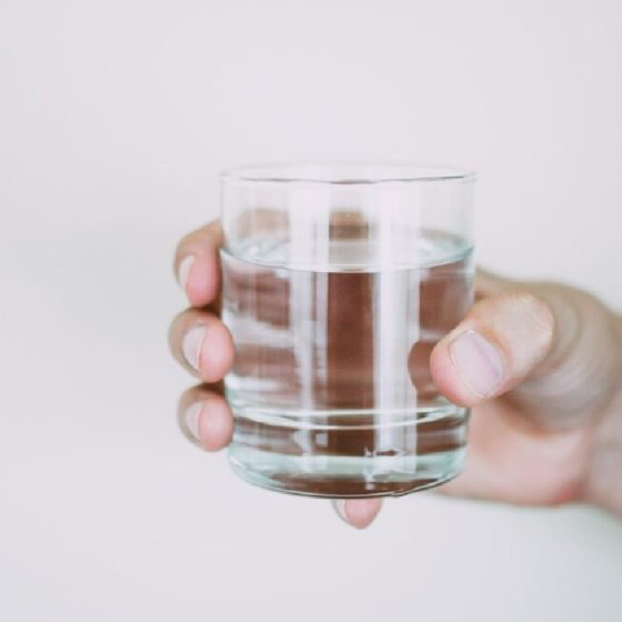Wellhealthorganic.com:some-amazing-health-benefits-of-drinking-water-from-an-earthen-pot